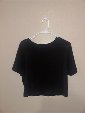 Black short sleeve crop